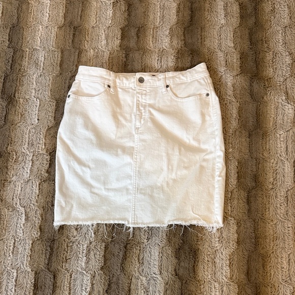 Banana Republic Dresses & Skirts - Banana Republic White Denim Frayed Hem Skirt
